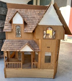 Wooden Victorian Dollhouse