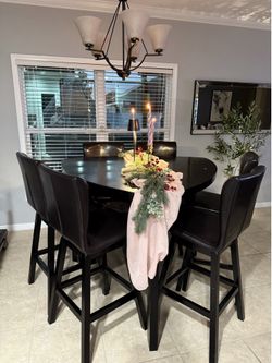 Mesa de madera con 6 sillas