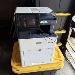 XEROX VERSA LINK C605 COLOR LASER PRINTER,COPIER  MACHINE.  IT INCLUDES WHAT EVER INK IS LEFT IN THE COPIER PLUS 3 XTRA TONERS . $500.00 OR BEST OFFER