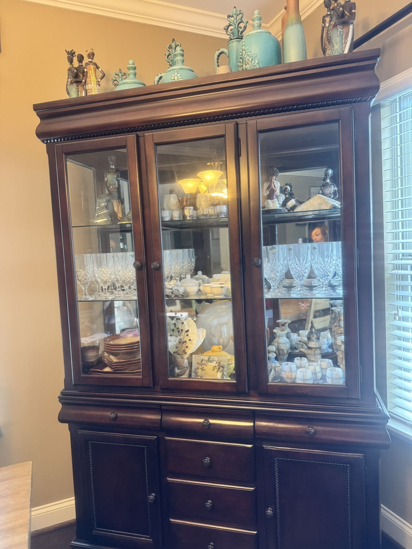 Elegant Dark Wood China Cabinet – Display & Storage