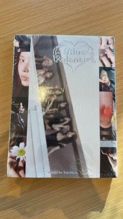 Sealed Kpop idol NMIXX Blue Valentine album