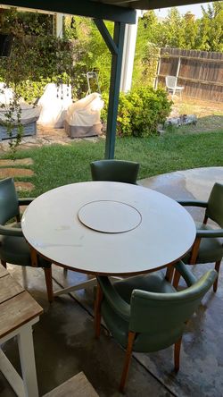 Vintage table + 4 chairs ***free***