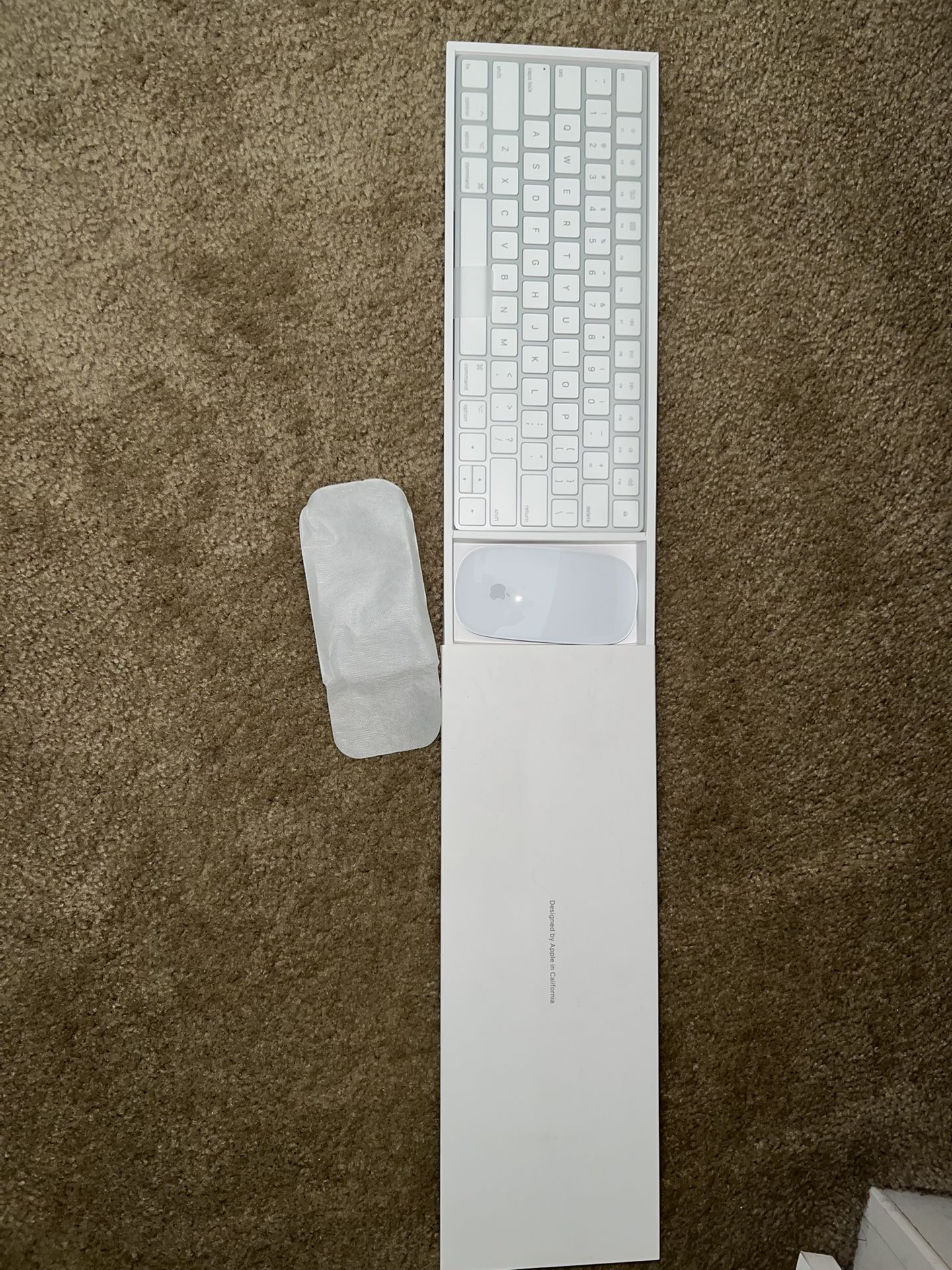 ***BRAND NEW NEVER USED APPLE MAGIC KEYBOARD AND MOUSE***
