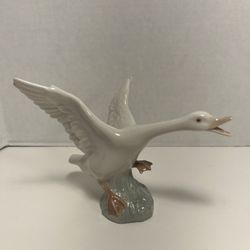 Vintage Lladro Goose Daisa Taking Flight Porcelain Figurine #1265