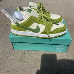Nike dunk “Green Apple”