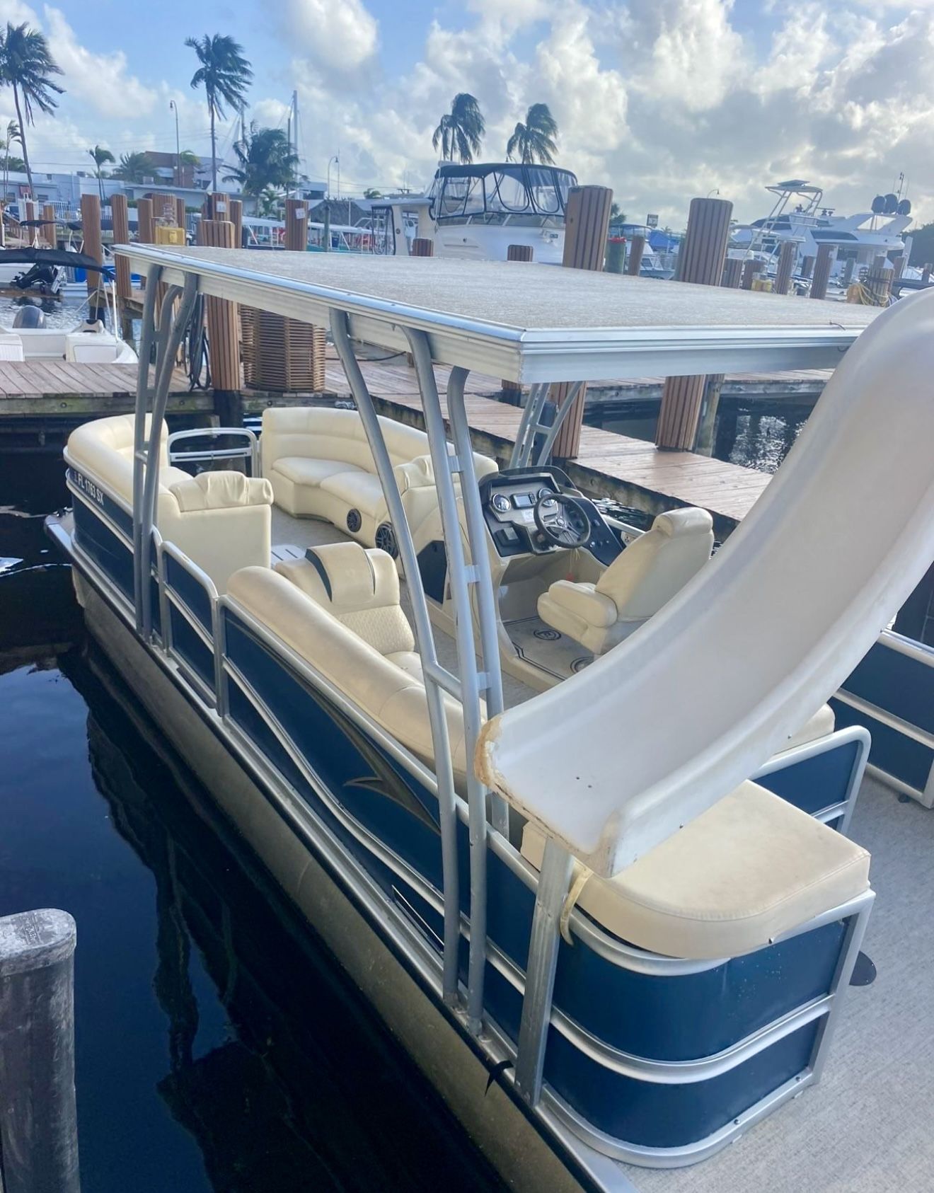 Tri Toon Pontoon 26 Foot Seats 15