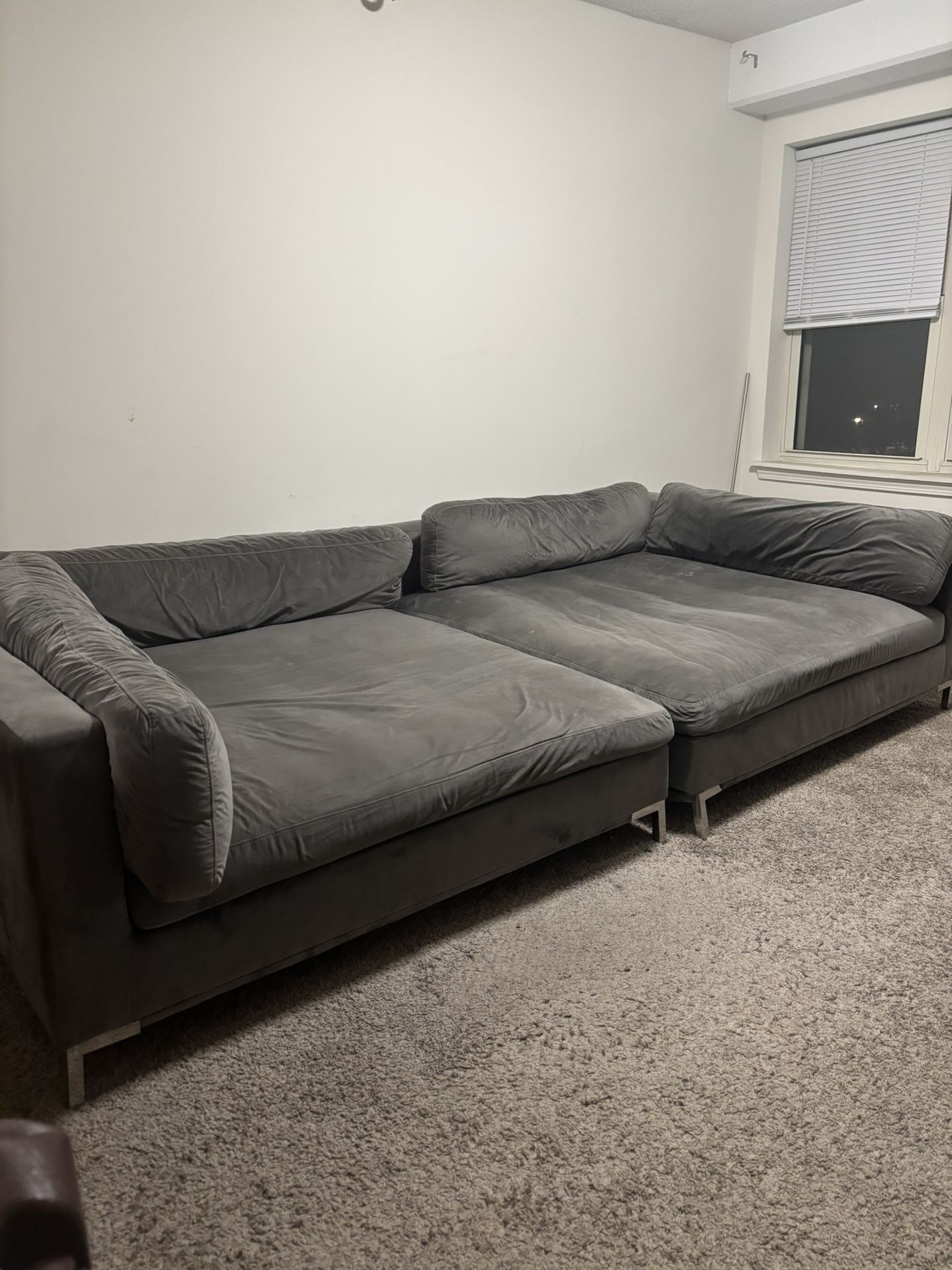 100$ Or Best Offer Massive Family Style Sleeper Couch