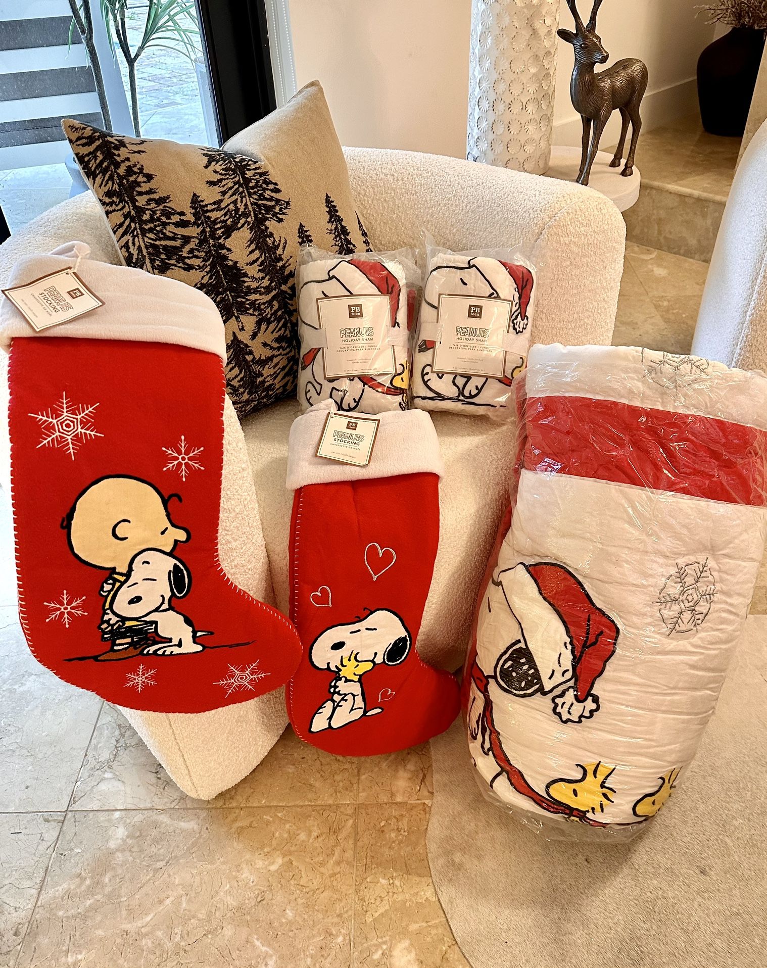 Pottery Barn Peanuts Snoopy Full/Queen Christmas Quilt Comforter, Shams + Stockings Lot! So Cute