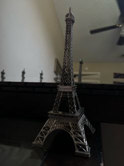 Eiffel Tower statue