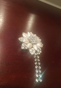 Crystal and pearl brooch pin jewelry
