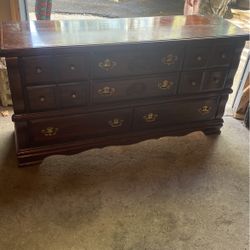 Bed Room Dresser And Mirror With A Night Stand 