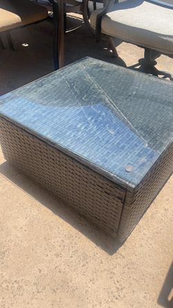 Free outdoor chairs and wicker seating furniture with coffee table