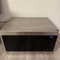 LG 1.5 cu ft NeoChef countertop microwave