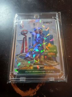 Victor Wembanyama Downtown Rookie Cracked Ice Refractor