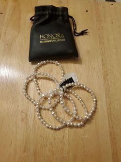 Set of 5 pearl bracelets
