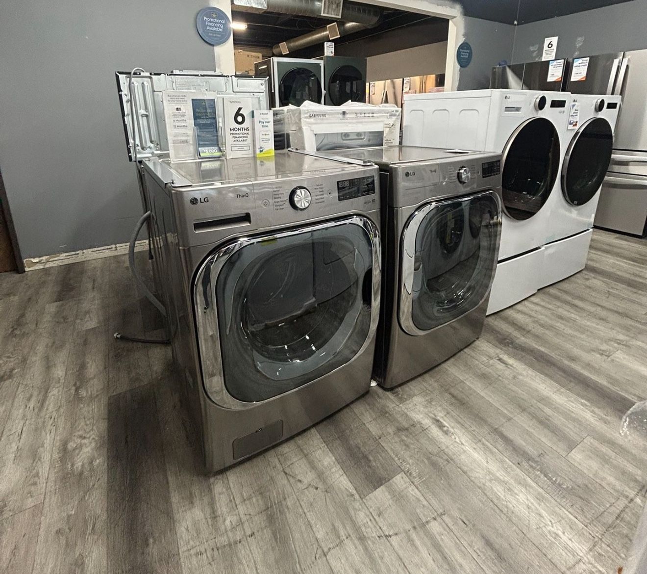 LG - Jumbo 5.2 Cu Ft Extra Large Capacity Front Load Washer & 9.0 Cu Ft Gas Dryer Set In Graphite Steel