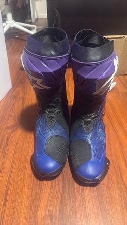 Motorcycle racing boots
