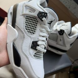 Jordan 4 Military Black Size 7y 280$