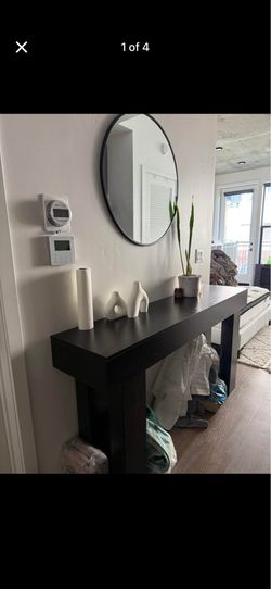 Beautiful Entryway Table Set