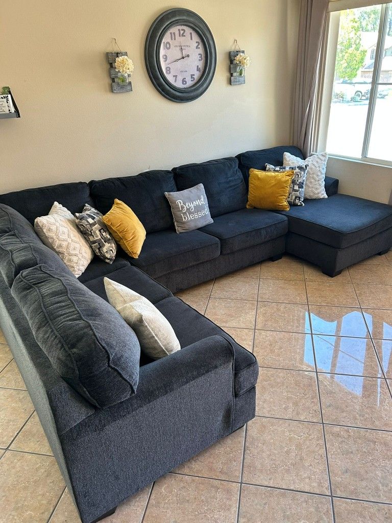 Large And Beautiful Sectional Couch From Ashley Furniture 