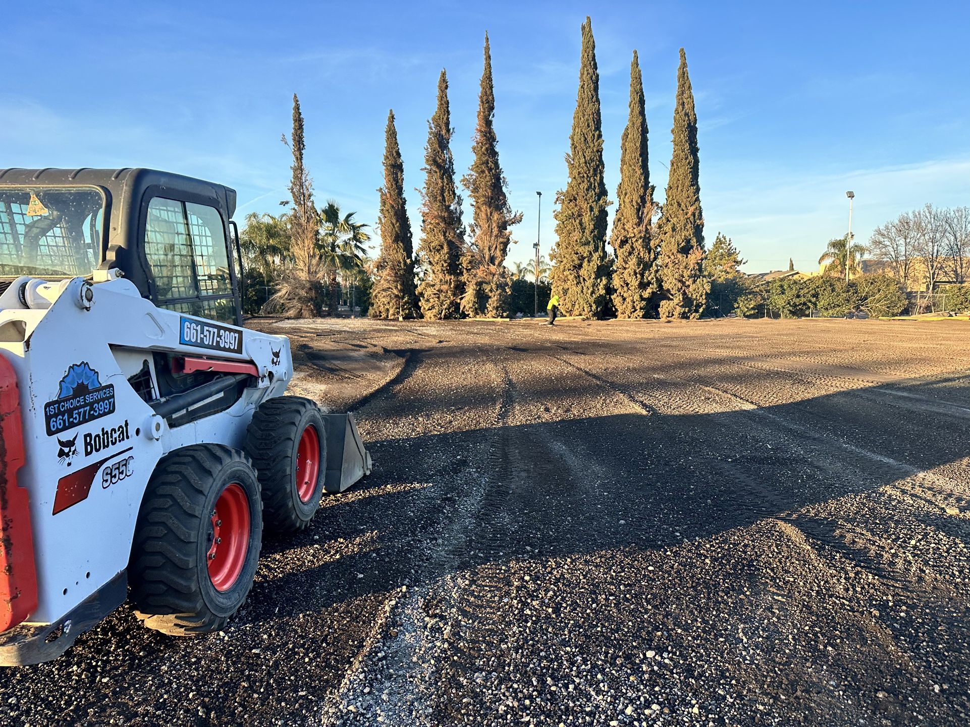 Bobcat S550 _RENTAL / Leveling Dirt