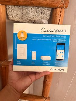 Lutron Caséta Wireless Dimmer Kit with Smart Bridge