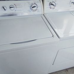 Like New Whirlpool Washer Dryer Electric 220v Set