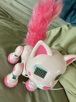 -Zoomer Meowzies interactive toy cat