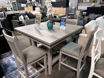 Beautiful dining room set!  🩶📦🔥