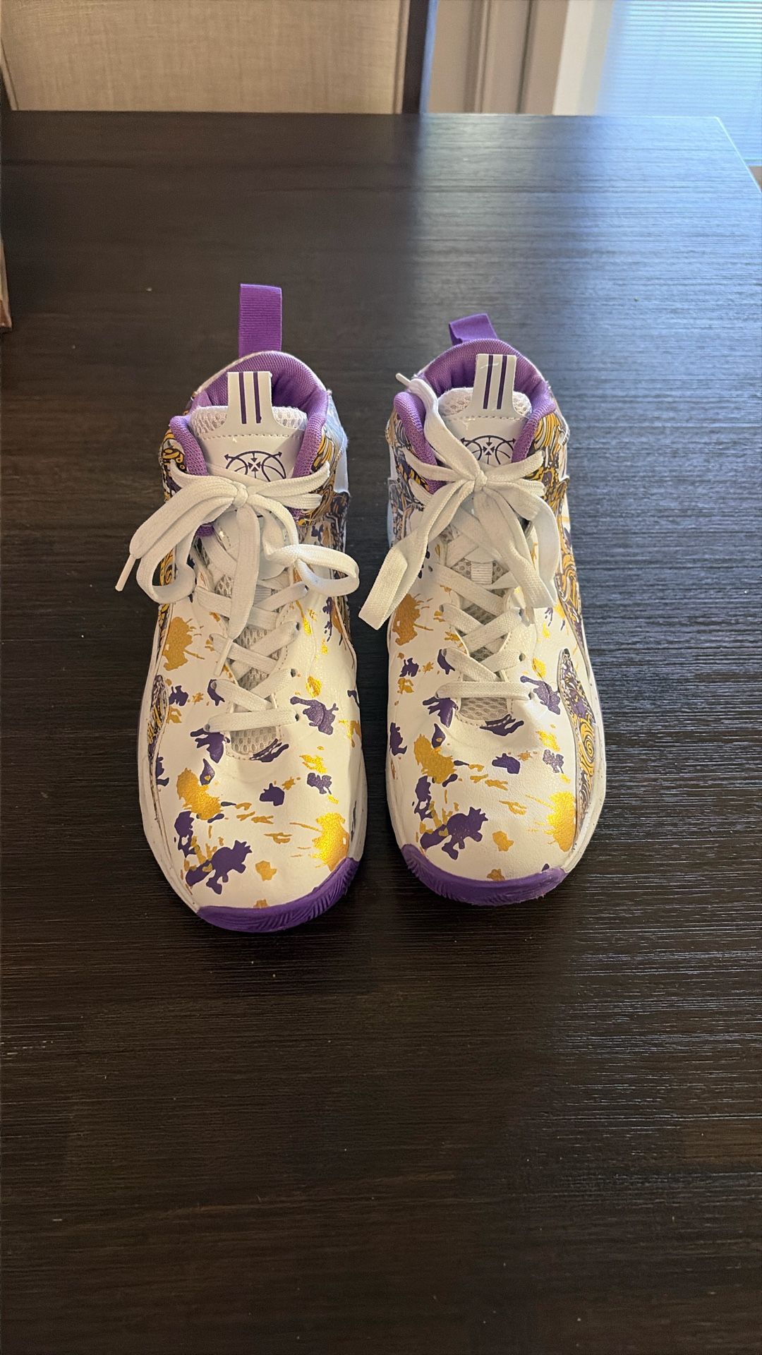 Basketball shoes size 10