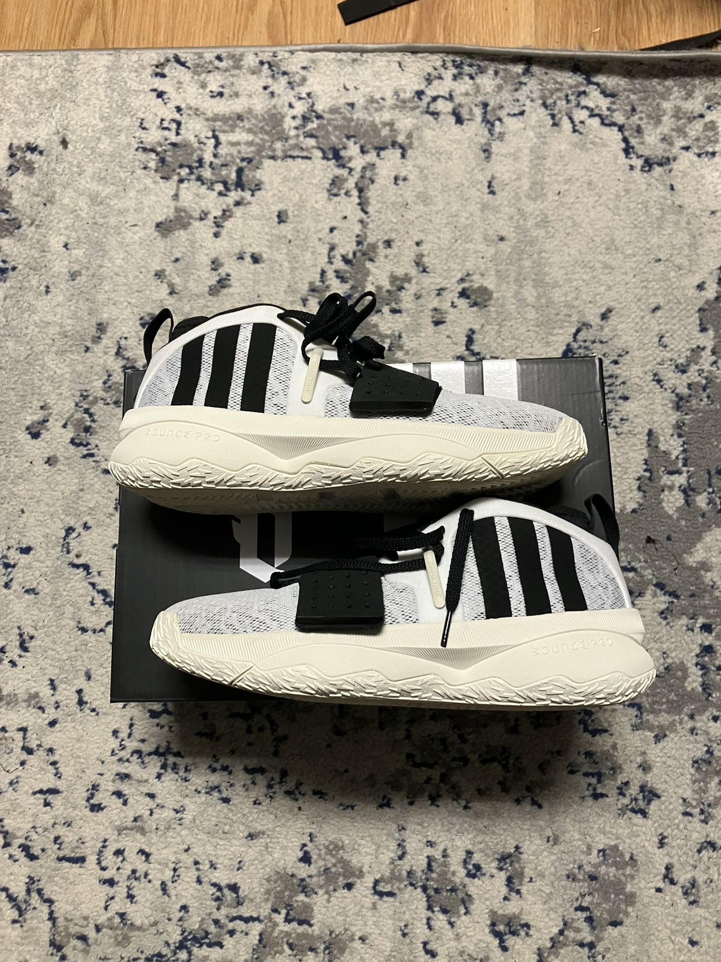 Adidas Dame 8