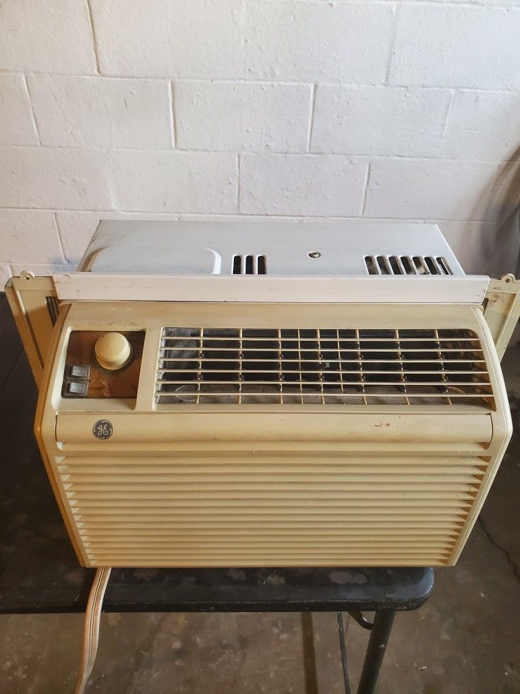 G.E. 5150 BTU A/C UNIT  ITS OLD AND NOT A LOOKER BUT IF YOU WANT SERIOUS COLD AIR THIS UNIT KICKS BUTT I CLEANED THE BEST I COULD