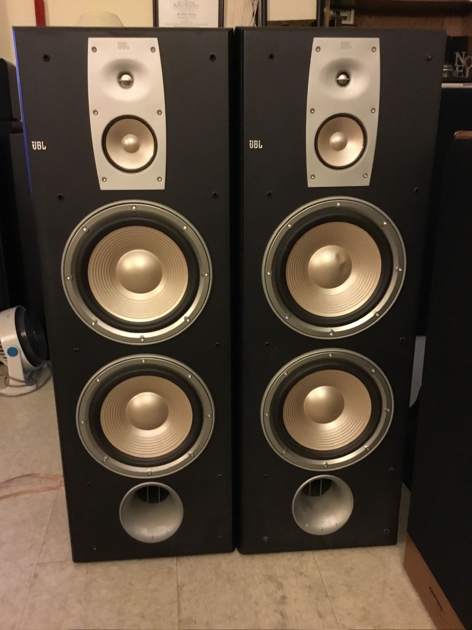 JBL Tower Floor-Standing 3-Way Double Woofers. Model: ND 310.