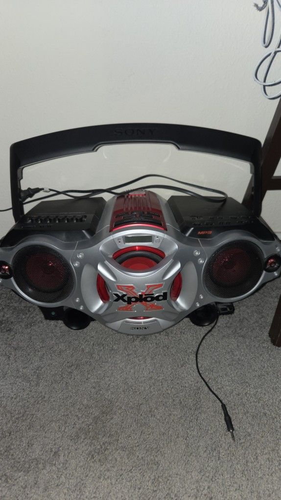 Sony xplode Boombox Cd/mp3/cassete/aux