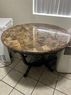 Round dinning table / mesa redonda de comedor