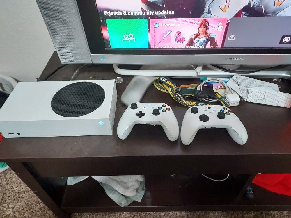 Xbox Ons X Good condition I want to sell it 5000$