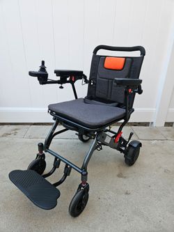Lightweight and ultra silent electric wheelchair