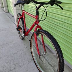 SCHWINN HYBRID BIKE 7 SPEEDS TIRE 26 SIZE M