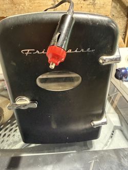 Mini fridge portable