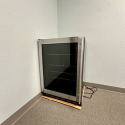 Vissani Beverage & Wine Cooler – 5.1 cu. ft. – Lightly Used