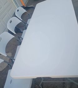 Mesas nuevas en su caja