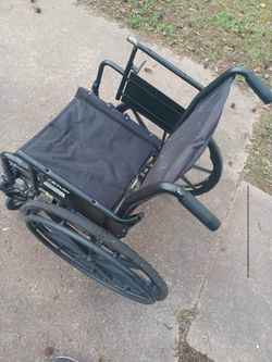 WHEELCHAIR WITH WALKER $100 FINAL PRICE READ DESCRIPTION AND SEE ALL PICTURES