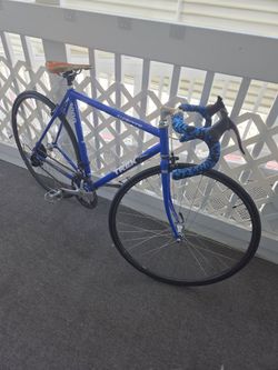 Trek 1000  USA ALUMINUM ROAD BIKE  GREAT CONDITION