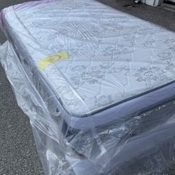 🔥 BRAND NEW TWIN SET $189