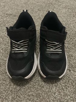 Toddler size 7 tennis shoes