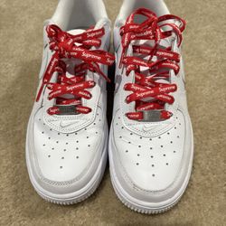 Supreme Nike Air Force Size 6M / 7.5W