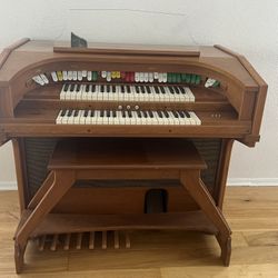 Vintage Electric Organ - FREE