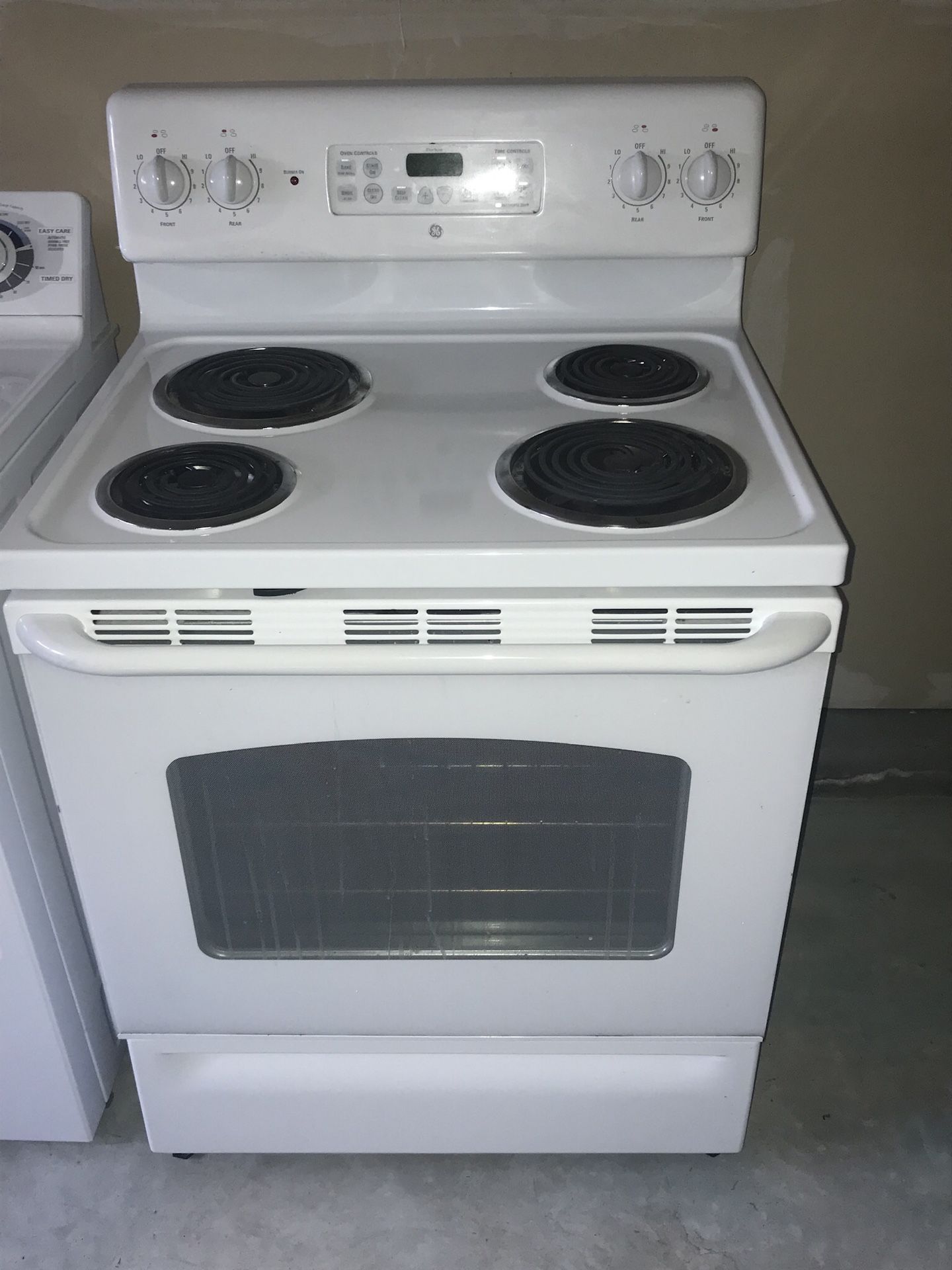 Gently used electric stove