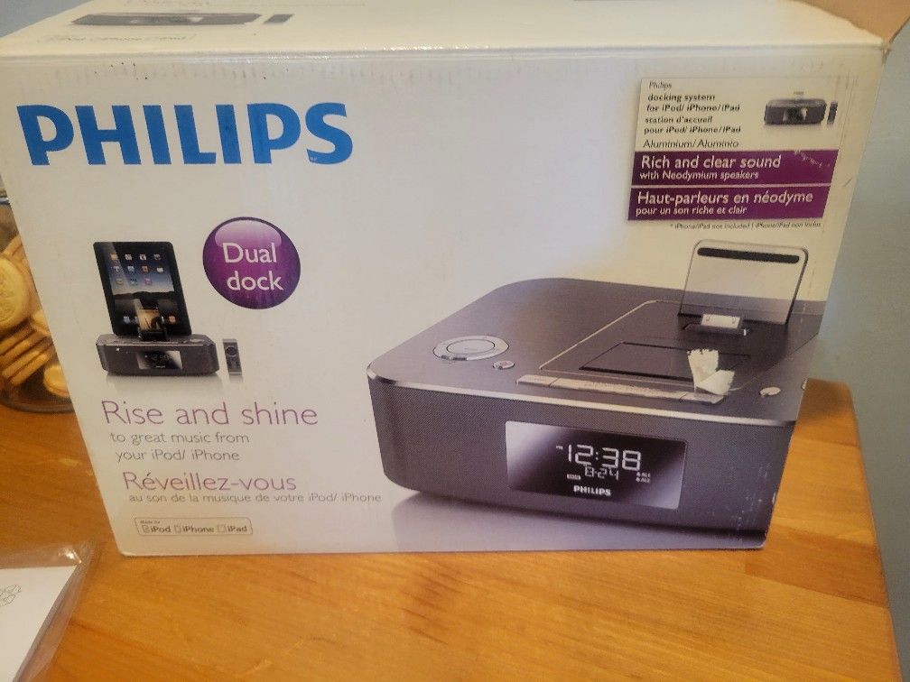 Philips Dual Dock Ipod Or Ipad  