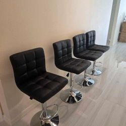 4 Bar Stools 